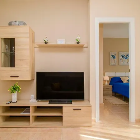 San Julian Apartment *